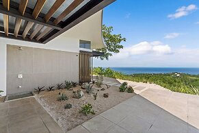 Luxurious Ultramodern Property with Private Suites, Infinity Pool, and