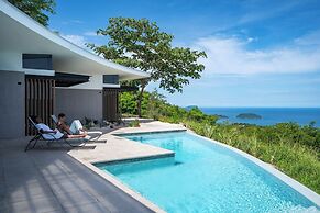 Luxurious Ultramodern Property with Private Suites, Infinity Pool, and
