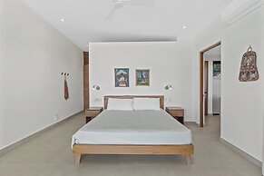 Luxurious Ultramodern Property with Private Suites, Infinity Pool, and