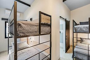 Brand-New 6BD Giant with Private Pool by SPCR