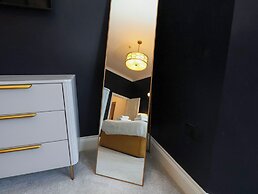 The Salisbury Apartment 301