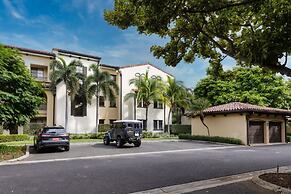 3-Bedroom, 2-Bath Condo Overlooking Pool