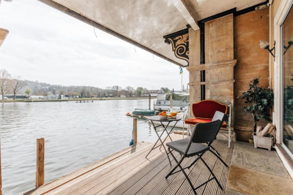 Water s Edge - From 300 Per Night