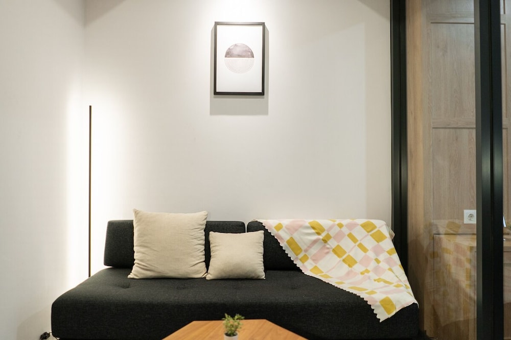 The Smith Luxury SkyView Apartments