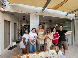 BEAT. Warii Hostel at Chaophraya River
