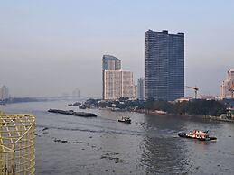 BEAT. Warii Hostel at Chaophraya River