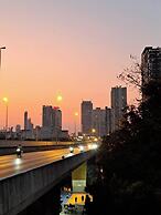 BEAT. Warii Hostel at Chaophraya River