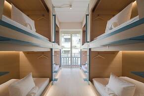 BEAT. Warii Hostel at Chaophraya River