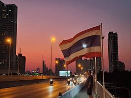 BEAT. Warii Hostel at Chaophraya River