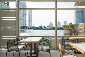 BEAT. Warii Hostel at Chaophraya River