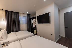 Giverny Hotel