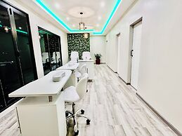 H & H Boutique and Spa