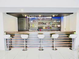 H & H Boutique and Spa