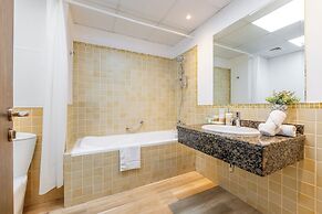 Luxe Marina View Retreat - 2BDRM