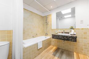 Luxe Marina View Retreat - 2BDRM