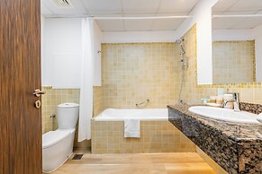 Luxe Marina View Retreat - 2BDRM