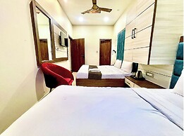 Hotel Blackwood by Monga Dreams