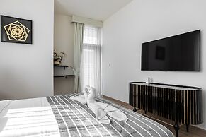 SIMPLY COMFORT Luxury 2Br Apt with Stunning Views Amna Tower