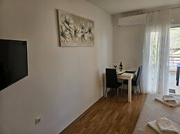 Cozy Studio Apartment in Grebastica