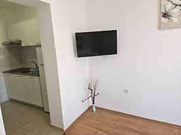 Cozy Studio Apartment in Grebastica