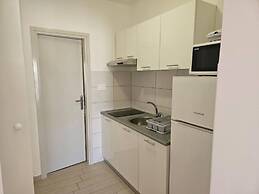 Cozy Studio Apartment in Grebastica