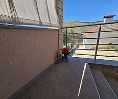 Cozy Studio Apartment in Grebastica