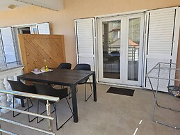 Cozy Studio Apartment in Grebastica