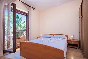 Inviting Holiday Apartment in Primosten