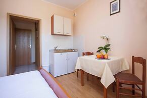 Inviting Holiday Apartment in Primosten