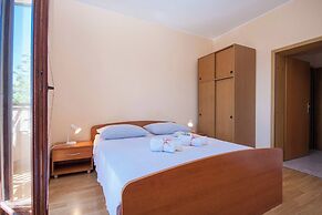 Inviting Holiday Apartment in Primosten
