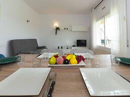Apartment in Roses With Sea Views & Pool