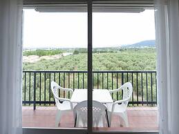Apartment in Roses With Sea Views & Pool