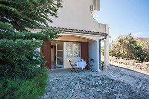 Inviting Studio Apartment in Primosten