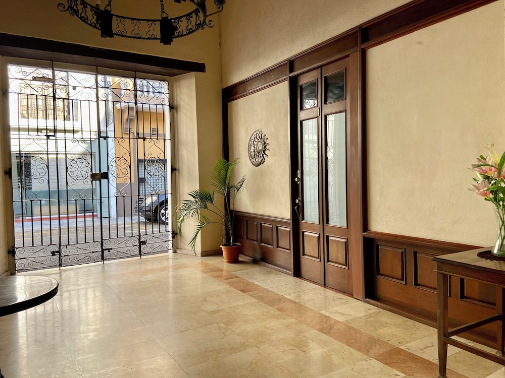 Paseo Colonial - Leo's Favorite