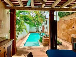Paseo Colonial - Leo's Favorite