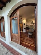 Paseo Colonial - Leo's Favorite