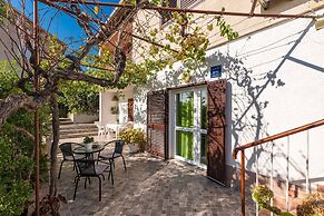 Charming Studio Apartment in Bilice