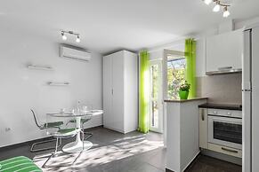Charming Studio Apartment in Bilice