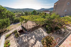 Charming Studio Apartment in Bilice