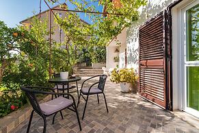 Charming Studio Apartment in Bilice