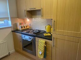 3 Bed Flat - Sleeps 6 - Parking - Wifi