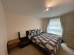 3 Bed Flat - Sleeps 6 - Parking - Wifi