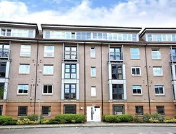 3 Bed Flat - Sleeps 6 - Parking - Wifi