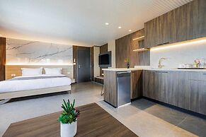 Middle Beach Hotel