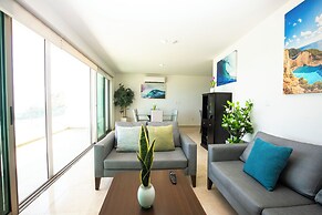 Elegant Condo at Playa Brujas