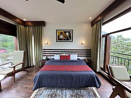 Crimson inn by Senderos De Pine
