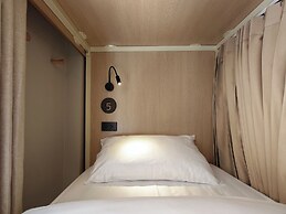 Au Luna Bangkok Hostel