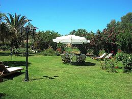 Villa Fleria Seaside Studios & Apts
