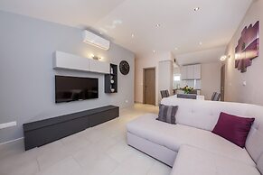 Two-bedroom Apartment Near Beach