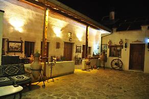 Bir Kedi Villa